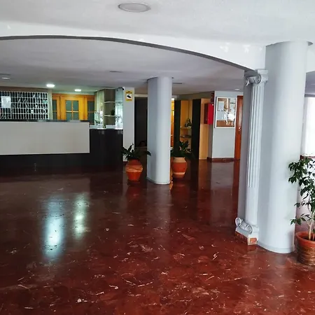 Aguila アパート ベナルマデナ